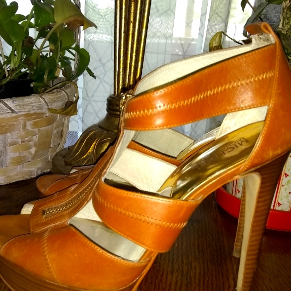 MICHAEL Michael Kors SANDALS 🦋